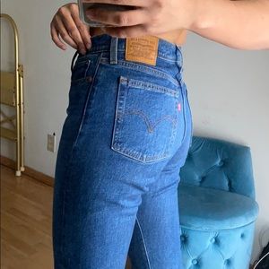 Levis wedgie straight leg jeans - size 28